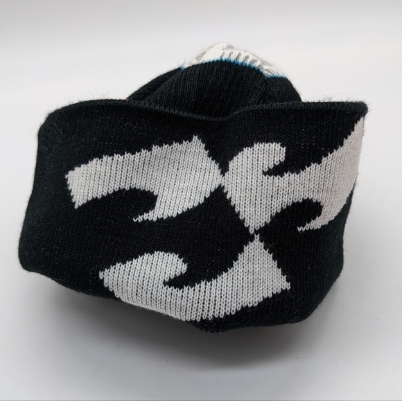 ✨3/$15 Billabong black white beanie hat - Picture 4 of 5